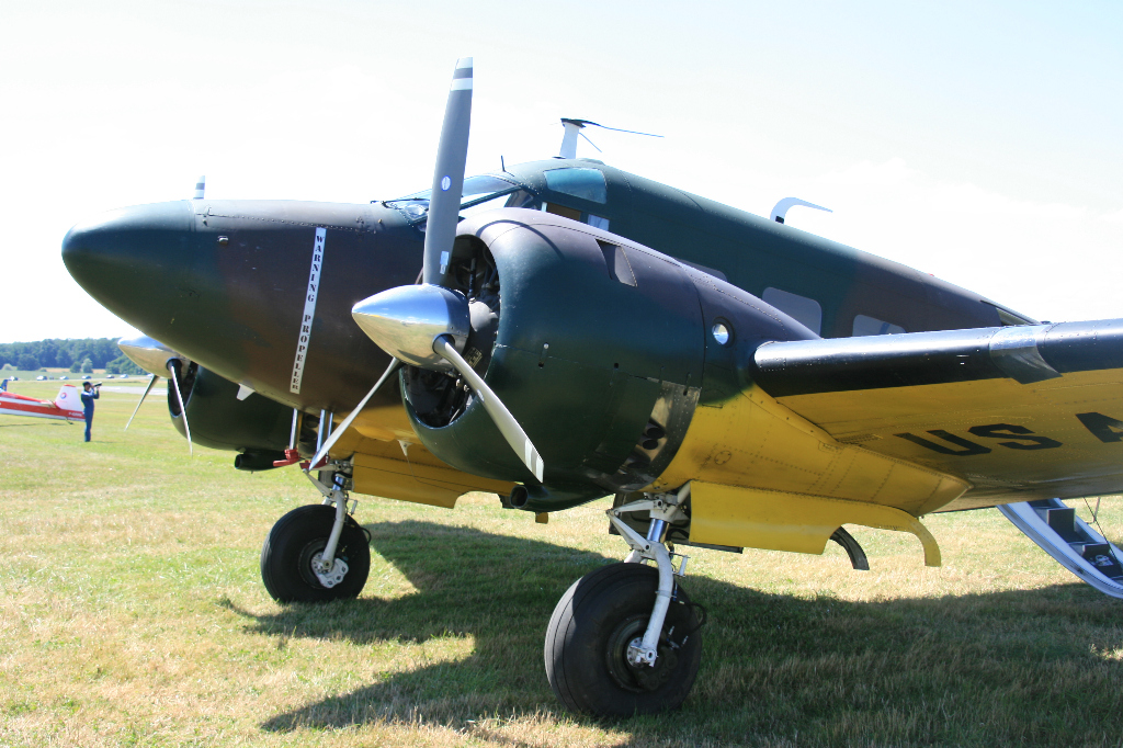 2008 06 LFQU F-AZEJ BEECH E-18S BICHETTE